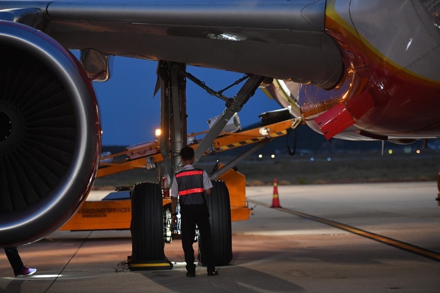 Plane crash at Noi Bai Airport blamed on human error